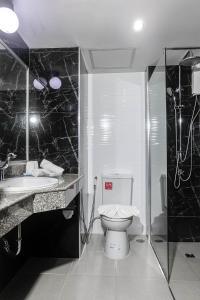 Koupelna v ubytování BCP Hotel