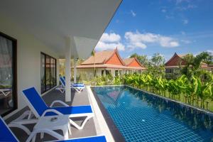 Bazén v ubytování The Casita Phuket (SHA+) nebo v jeho okolí
