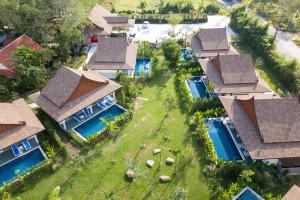 Bazén v ubytování The Casita Phuket (SHA+) nebo v jeho okolí