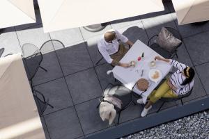 Hostia v ubytovaní Eden Boutique Hotel