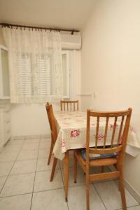 Fotografia z galérie ubytovania Apartments by the sea Verunic, Dugi otok - 8104 v destinácii Veli Rat