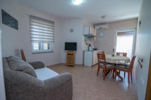 a living room with a couch and a table at Apartments with a parking space Punta kriza, Cres - 8082 in Punta Križa