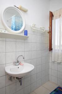 Kúpeľňa v ubytovaní Apartment Sali 8152b