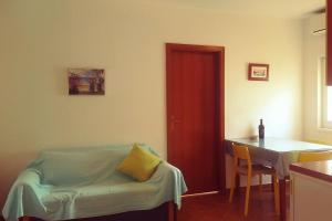 Postel nebo postele na pokoji v ubytování Apartments by the sea Sali, Dugi otok - 8110