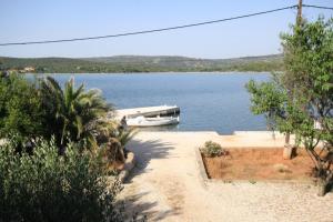 Zdjęcie z galerii obiektu Apartments by the sea Veli Rat, Dugi otok - 8129 w mieście Veli Rat