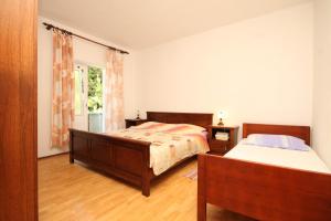Postel nebo postele na pokoji v ubytování Apartments by the sea Luka, Dugi otok - 8151