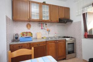 Kuchyň nebo kuchyňský kout v ubytování Apartments by the sea Luka, Dugi otok - 8151