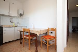 Kuchyň nebo kuchyňský kout v ubytování Apartments by the sea Luka, Dugi otok - 8151