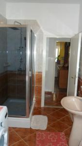 Kúpeľňa v ubytovaní Apartment Sali 8153b + 14 fotografií