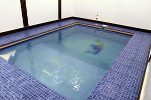 a large swimming pool with a blue tiled floor at منتجع خيالي السياحي 1 in Khamis Mushayt