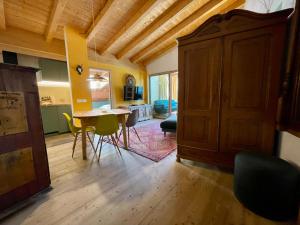 a living room with a table and a dining room at Apartments DA LA VEDLA Flats in San Cassiano