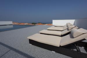two beds sitting on top of a roof at Océane Bed and Breakfast in Nazaré