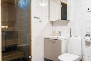 Koupelna v ubytování Tuomenkartano Apartments by Hiekka Booking