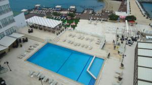 Bazén v ubytování Ada Beach Hotel nebo v jeho okolí
