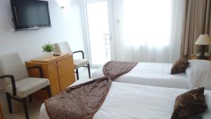 Postel nebo postele na pokoji v ubytování Ada Beach Hotel