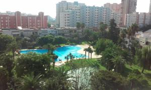 a view of a large swimming pool in a city at Jamaica Beach House in Puebla de Farnals