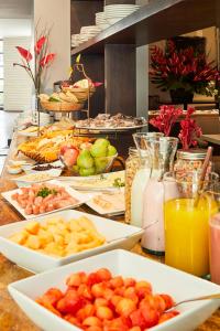 a buffet with many plates of food and drinks at Nico Apartasuites in Bogotá