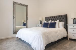 a bedroom with a large bed with a large mirror at Apartment in the Countryside with Hot Tub in Trowbridge