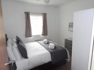 a bedroom with a bed with two towels on it at Beautiful 2-Bed Apartment in Poulton-le-Fylde in Poulton le Fylde
