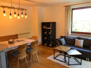 a living room with a table and a couch at Ferienwohung Haus Renn in Bischofswiesen