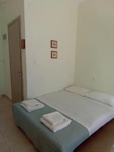 A bed or beds in a room at Irina Haus