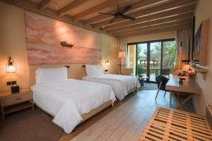 Postel nebo postele na pokoji v ubytování Saadiyat Rotana Resort and Villas