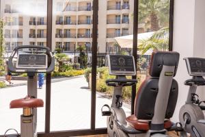 Fitness centrum a/nebo fitness zařízení v ubytování Domina Zagarella Sicily