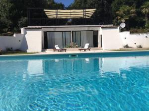 The swimming pool at or close to Rome villa swimming pool
