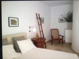 A bed or beds in a room at Rome villa swimming pool