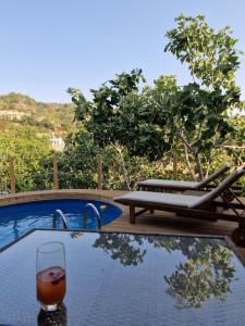 Bazén v ubytování Aprosmeno Jacuzzi House 3 With Private Pool nebo v jeho okolí