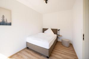 A bed or beds in a room at Suites Lohne