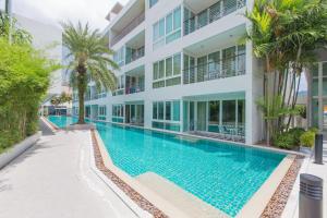 Bazén v ubytování The Palms, Kamala Beach - SHA Extra Plus nebo v jeho okolí