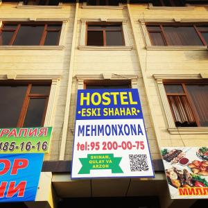 a hostel sign in front of a building at Хостел Eski Shahar in Andijan