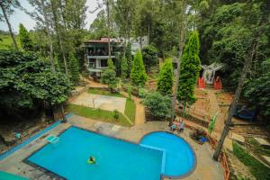Bazén v ubytování WOW Bison Woods Organic Veg Resort - Yercaud nebo v jeho okolí