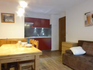 TV a/nebo společenská místnost v ubytování Apartment Galaxie 218 by Interhome