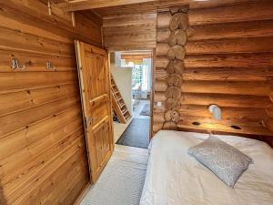 En eller flere senge i et værelse på Holiday Home Vuosselinkulma 2 by Interhome