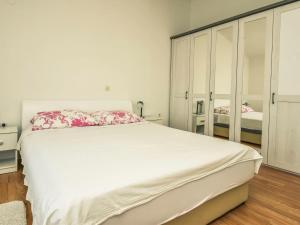 Postel nebo postele na pokoji v ubytování Holiday Home Anđela by Interhome