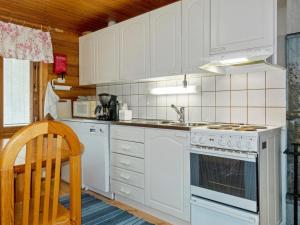 Kuchyň nebo kuchyňský kout v ubytování Holiday Home Lepokunnas by Interhome + 16 fotografií