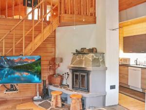 Kuchyň nebo kuchyňský kout v ubytování Holiday Home Hyryn herra cottage by Interhome