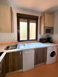 Kuchyň nebo kuchyňský kout v ubytování Casa en el valle del tietar