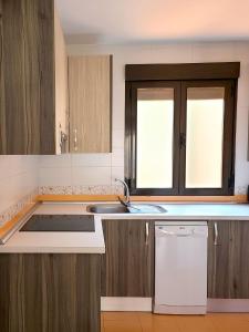 Kuchyň nebo kuchyňský kout v ubytování Casa en el valle del tietar