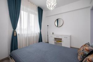 Кровать или кровати в номере LAROKA HOUSE Cosy and modern apartment Universitate-City Centre