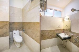 Koupelna v ubytování FabHotel Aravali Suites