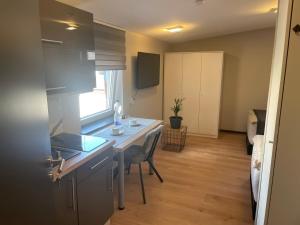 a kitchen with a table and a dining room at L'Imeri Residence in Reilingen