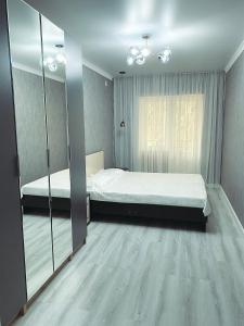 Un pat sau paturi într-o cameră la Квартира на берегу Черного моря