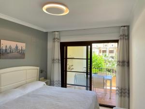 Postel nebo postele na pokoji v ubytování Altea-Villa Gadea Place + 14 fotografií
