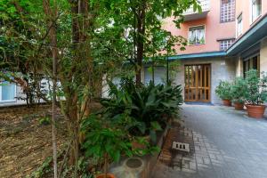 Garður fyrir utan Apt w/Terrace 10 min walk from Piazza S.Stefano