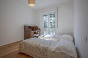 Rúm í herbergi á Apt w/Terrace 10 min walk from Piazza S.Stefano