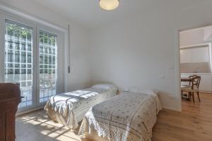 Rúm í herbergi á Apt w/Terrace 10 min walk from Piazza S.Stefano
