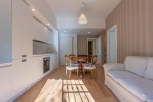 Eldhús eða eldhúskrókur á Apt w/Terrace 10 min walk from Piazza S.Stefano